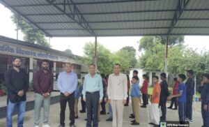 नगर पालिका कर्मचारियों ने जॉली ग्रांट स्थित अमर शहीद श्री देव सुमन की प्रतिमा पर माल्यार्पण कर 15 अगस्त के दिन श्रद्धांजलि अर्पित की। 272