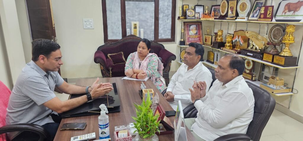 गन्ना बकाया भुगतान को लेकर ज्वालापुर विधायक इंजीनियर रवि बहादुर की पहल, गन्ना मंत्री से मिले तीनों विधायक।। 72