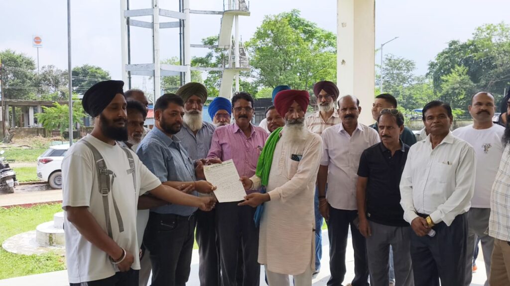 दिलाने के लिए भाकियू का तहसील मुख्यालय पर प्रदर्शन।। 63