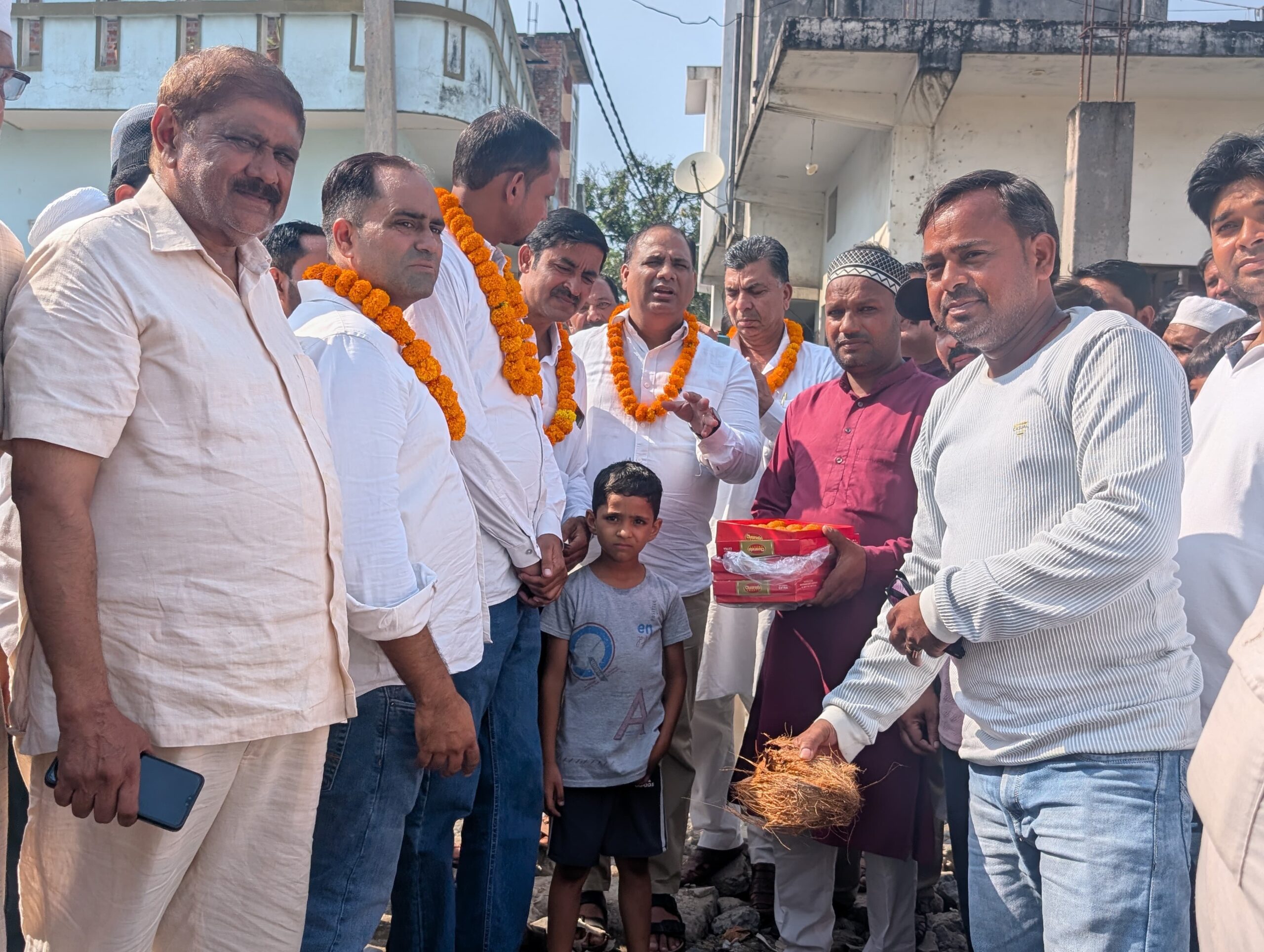 ज्वालापुर विधायक इंजी. रवि बहादुर ने किया विकास कार्यों का शिलान्यास।। 284