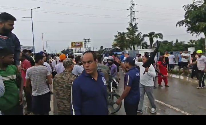 जाखन नदी उफान पर, डोईवाला में बस्तियों में घुसा पानी।। 70