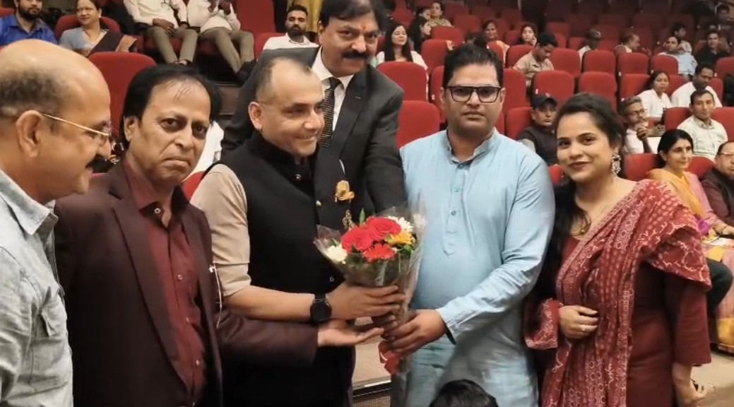 पत्रकार से आईपीएस तक की यात्रा — डीजीपी (कार्यक्षम) अभिनव कुमार ने मीडिया-राइट्स मंच पर साझा किए जीवन के प्रेरक प्रसंग 272