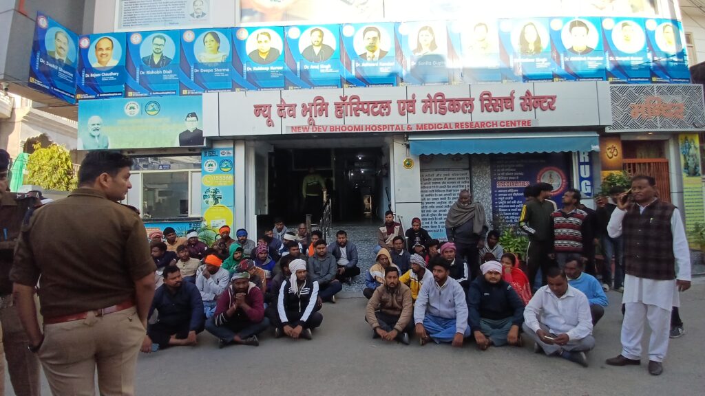 हरिद्वार: न्यू देवभूमि अस्पताल में प्रसूता की संदिग्ध मौत, परिजनों में गुस्सा 12