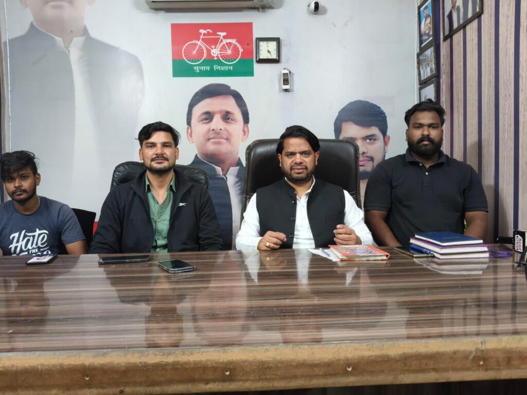 उत्तराखण्ड राज्य स्थापना दिवस की पूर्व संध्या पर समाजवादी पार्टी का प्रहार — 11