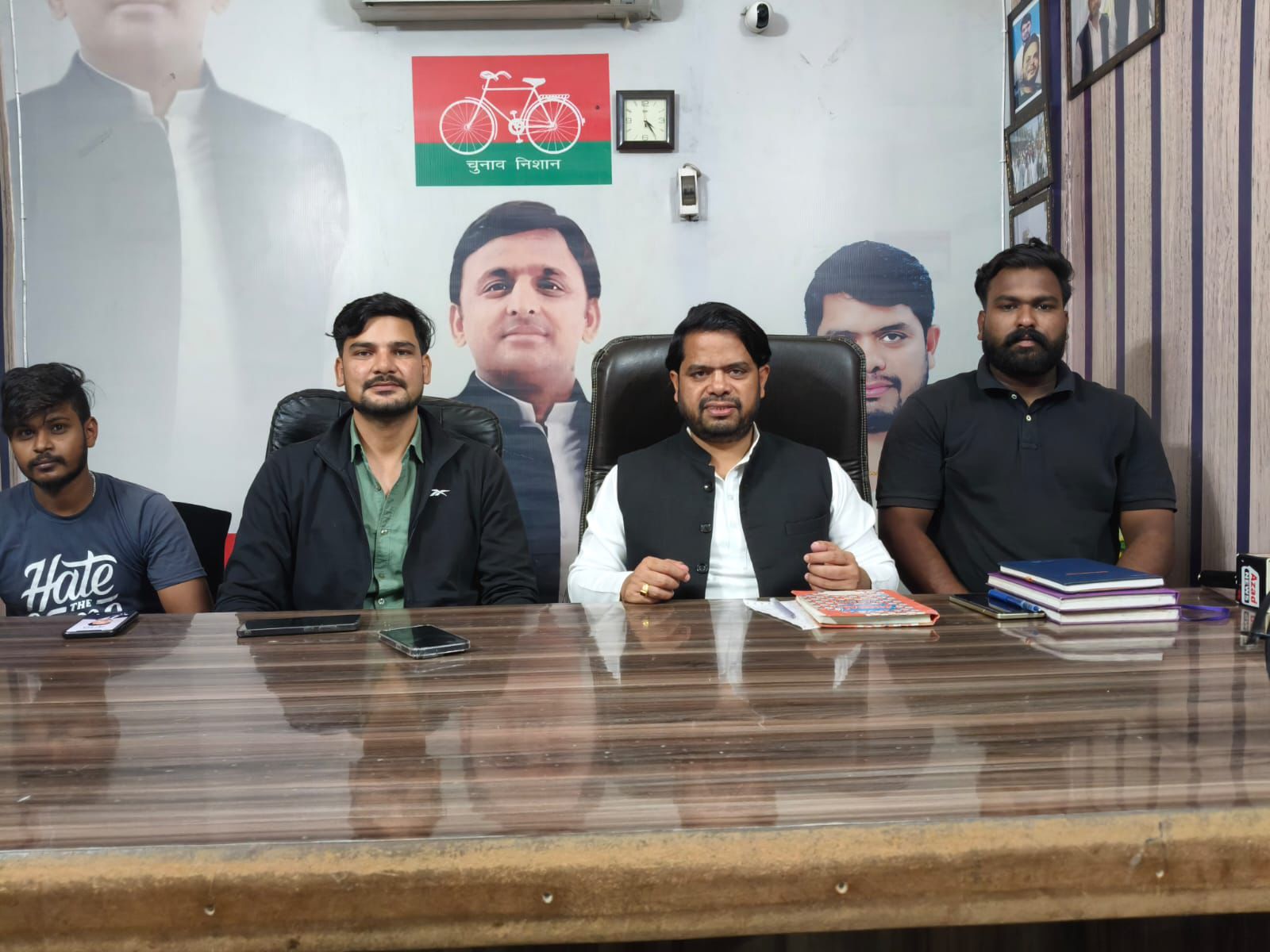 उत्तराखण्ड राज्य स्थापना दिवस की पूर्व संध्या पर समाजवादी पार्टी का प्रहार — 288