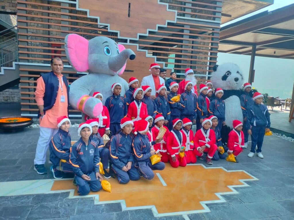 ताज ऋषिकेश रिसॉर्ट एंड स्पा ने दिव्य प्रेम सेवा मिशन के छात्रों के लिए आयोजित किया केक-मिक्सिंग समारोह 1